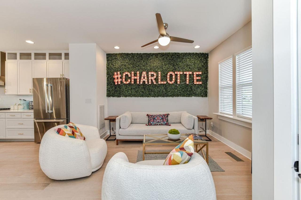 On The Move In Plaza Midwood Holiday home *