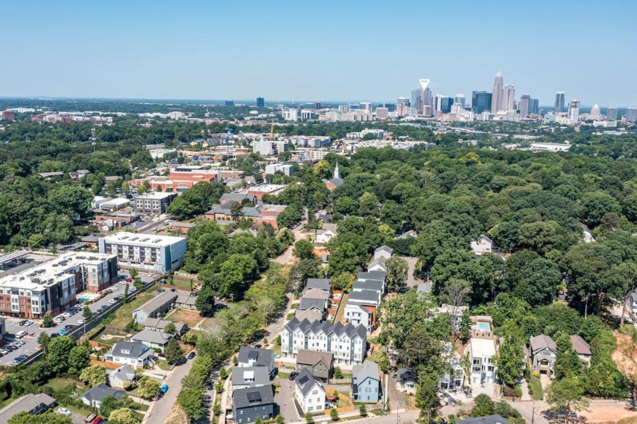 On The Move In Plaza Midwood Holiday home
