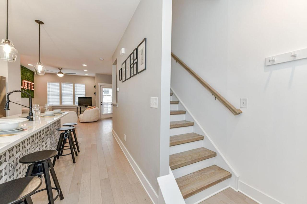 On The Move In Plaza Midwood Holiday home *