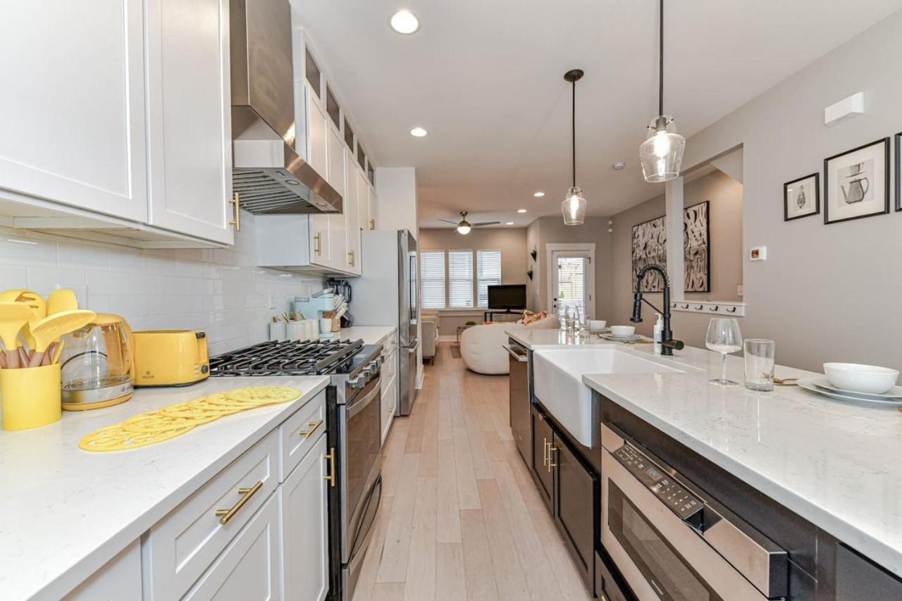 On The Move In Plaza Midwood Holiday home *