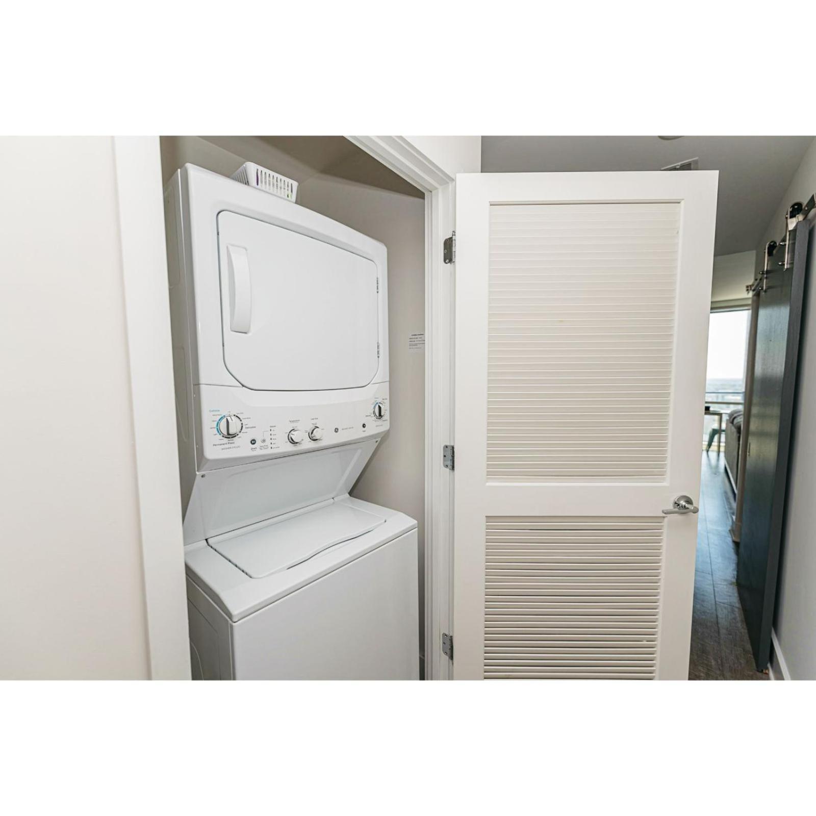 Apartment 2br Uptown Furnished Apts *