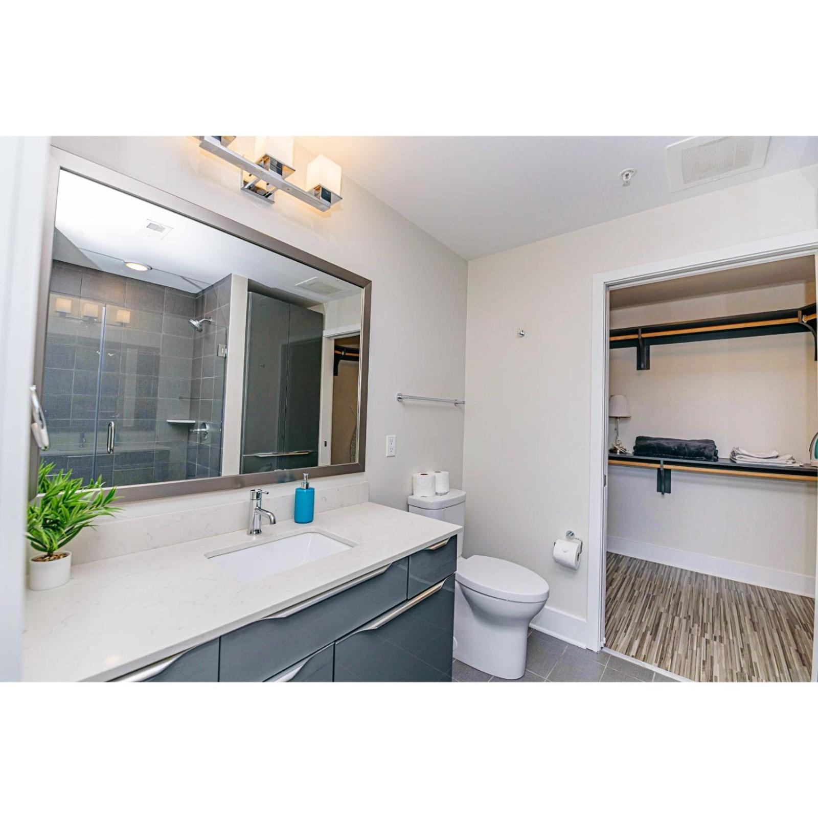 2br Uptown Furnished Apts *