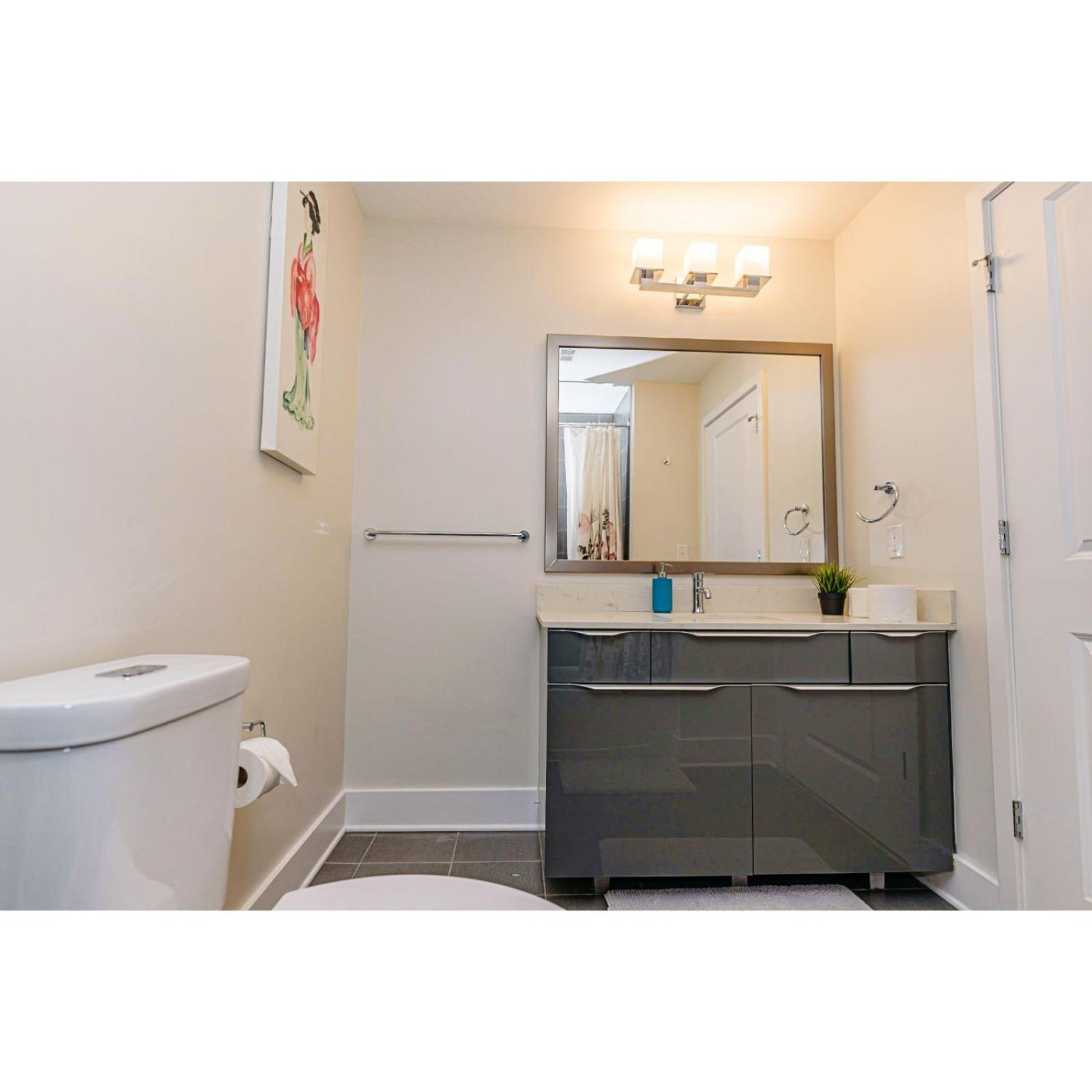 Apartment 2br Uptown Furnished Apts