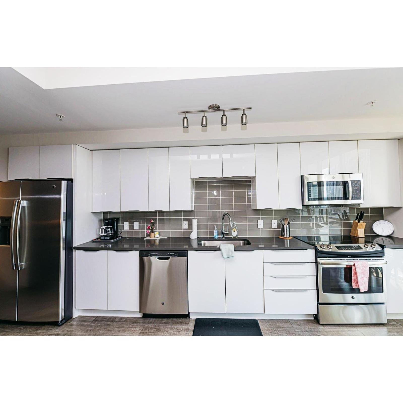 Apartment 2br Uptown Furnished Apts