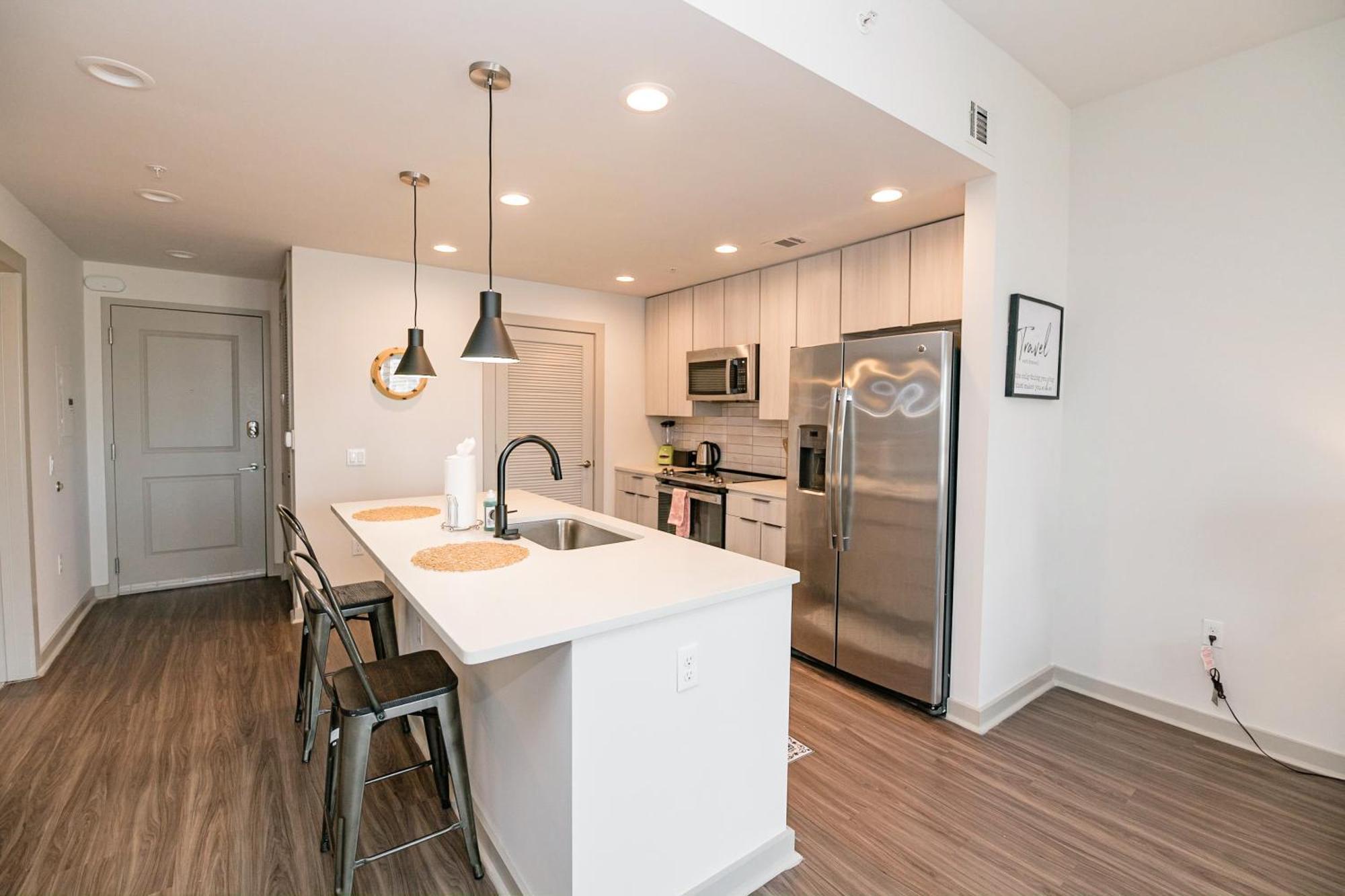 Uptown Furnished Near Boa Stadium Apts Apartment
