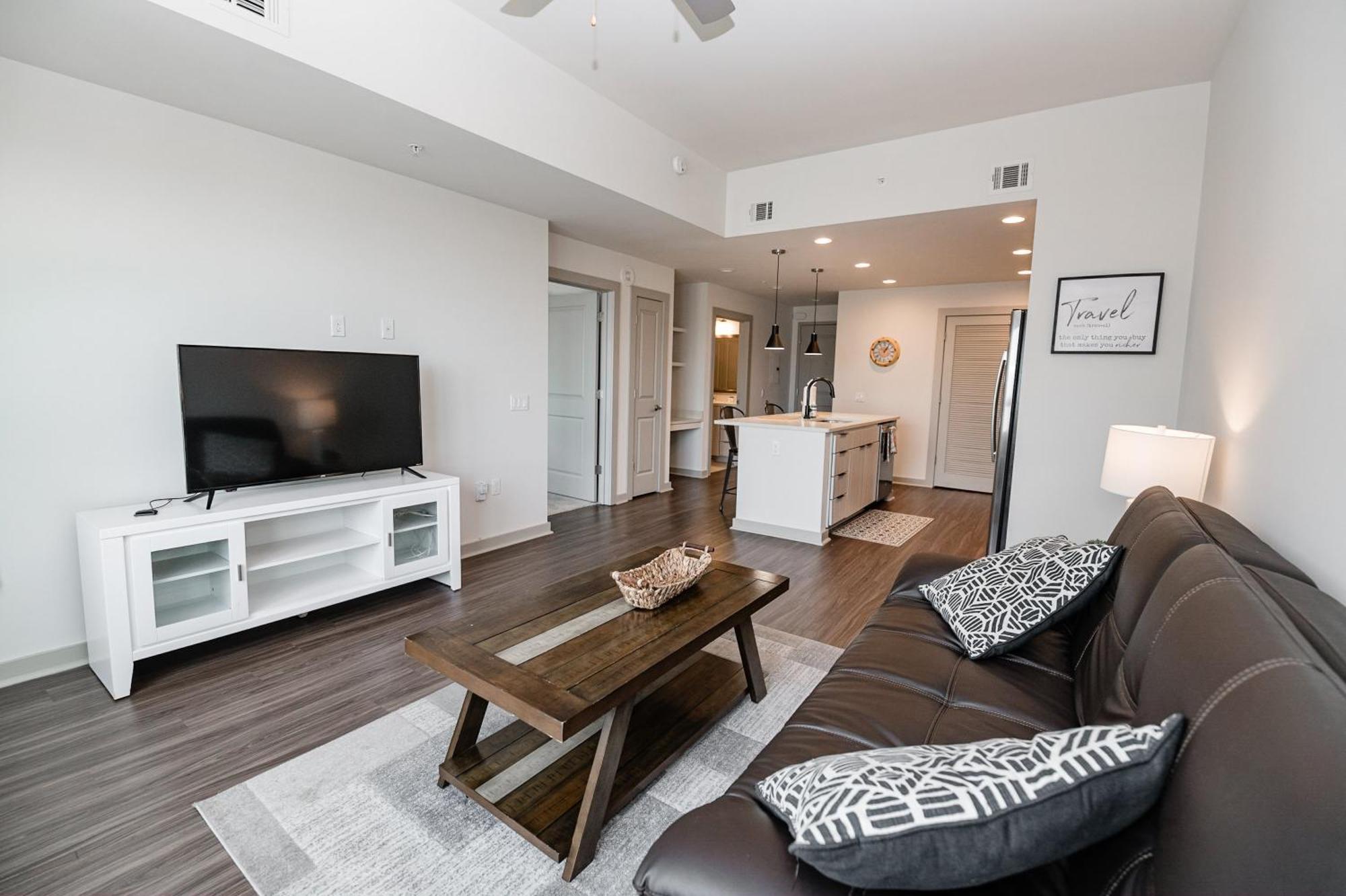 Uptown Furnished Near Boa Stadium Apts
