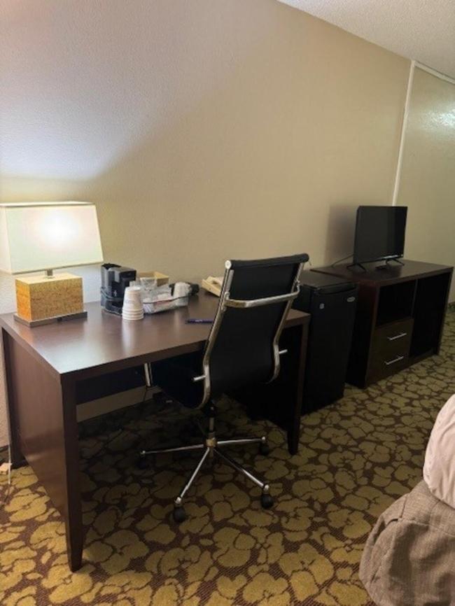 Hotel Ramada Plaza By Wyndham South End Airport 3*