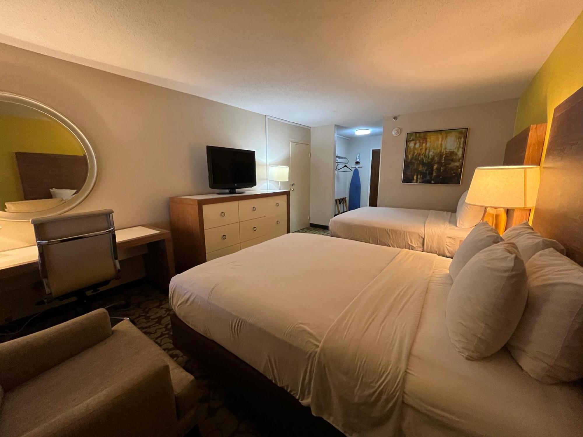 Hotel Ramada Plaza By Wyndham South End Airport 3*