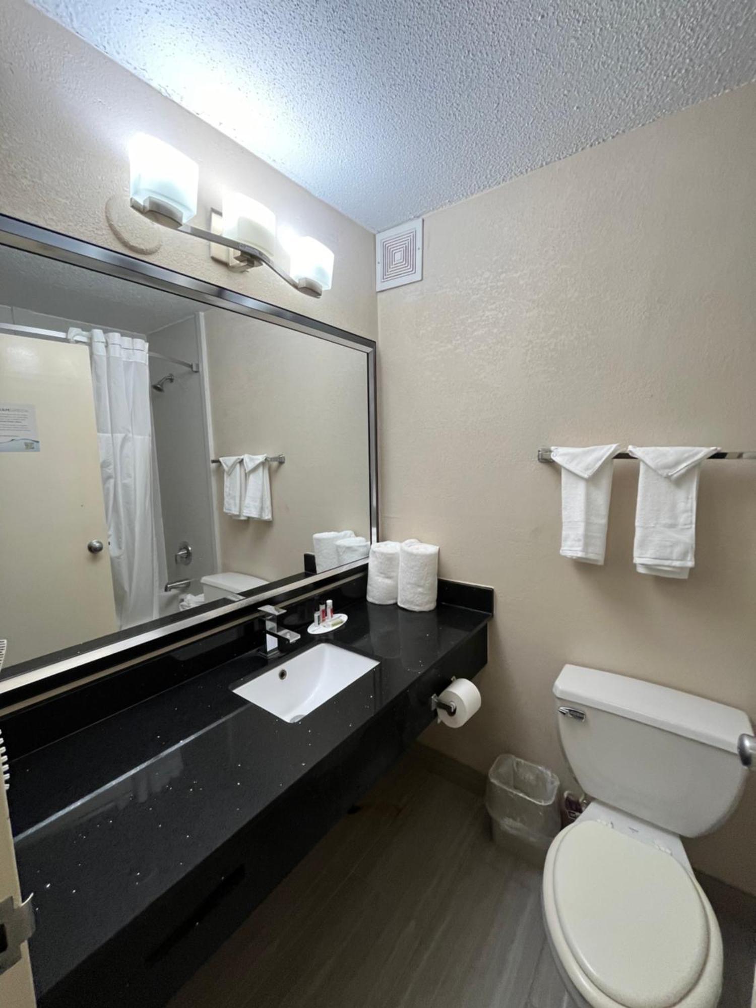 Ramada Plaza By Wyndham South End Airport Hotel