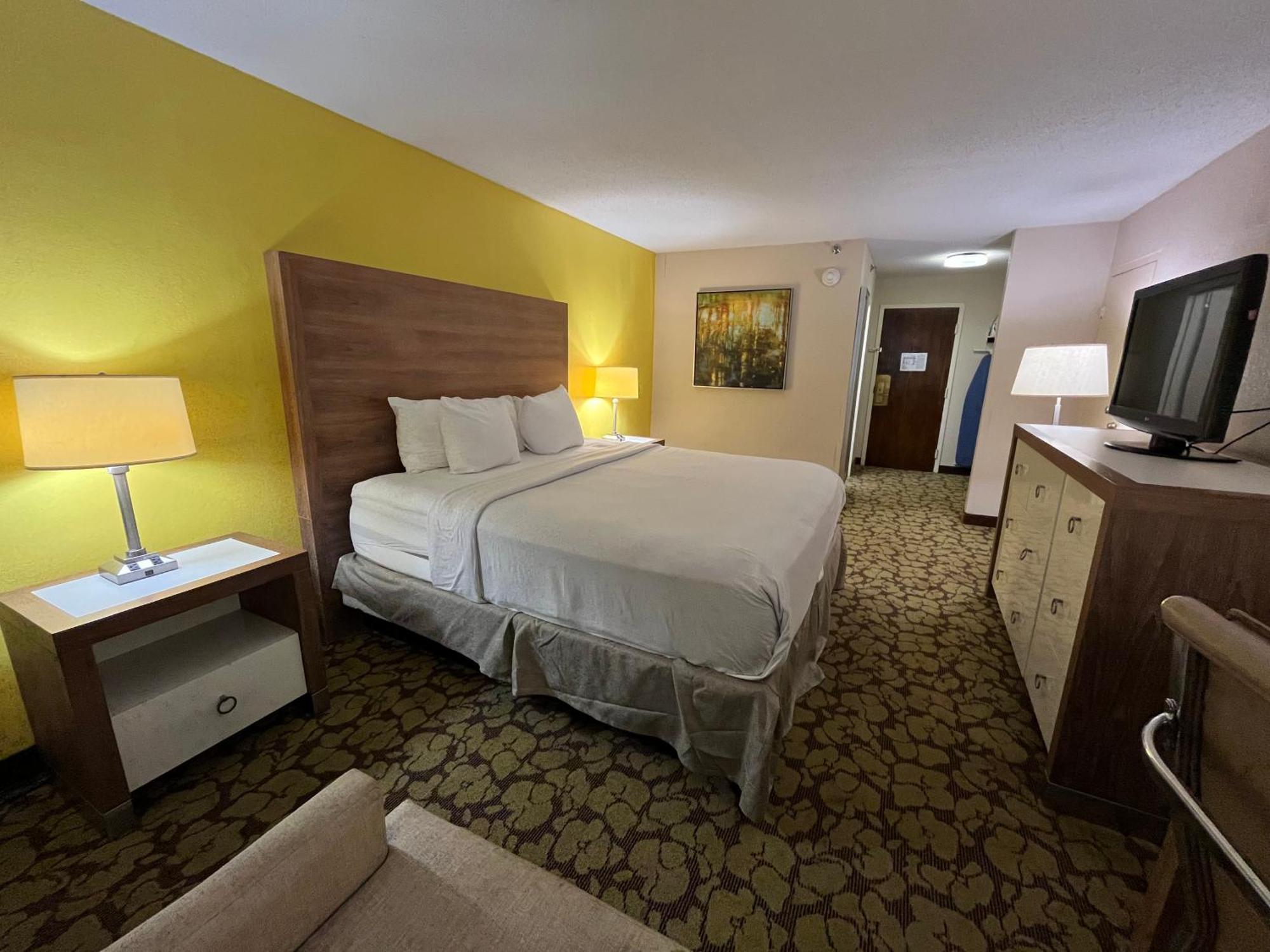 Ramada Plaza By Wyndham South End Airport Hotel 3*
