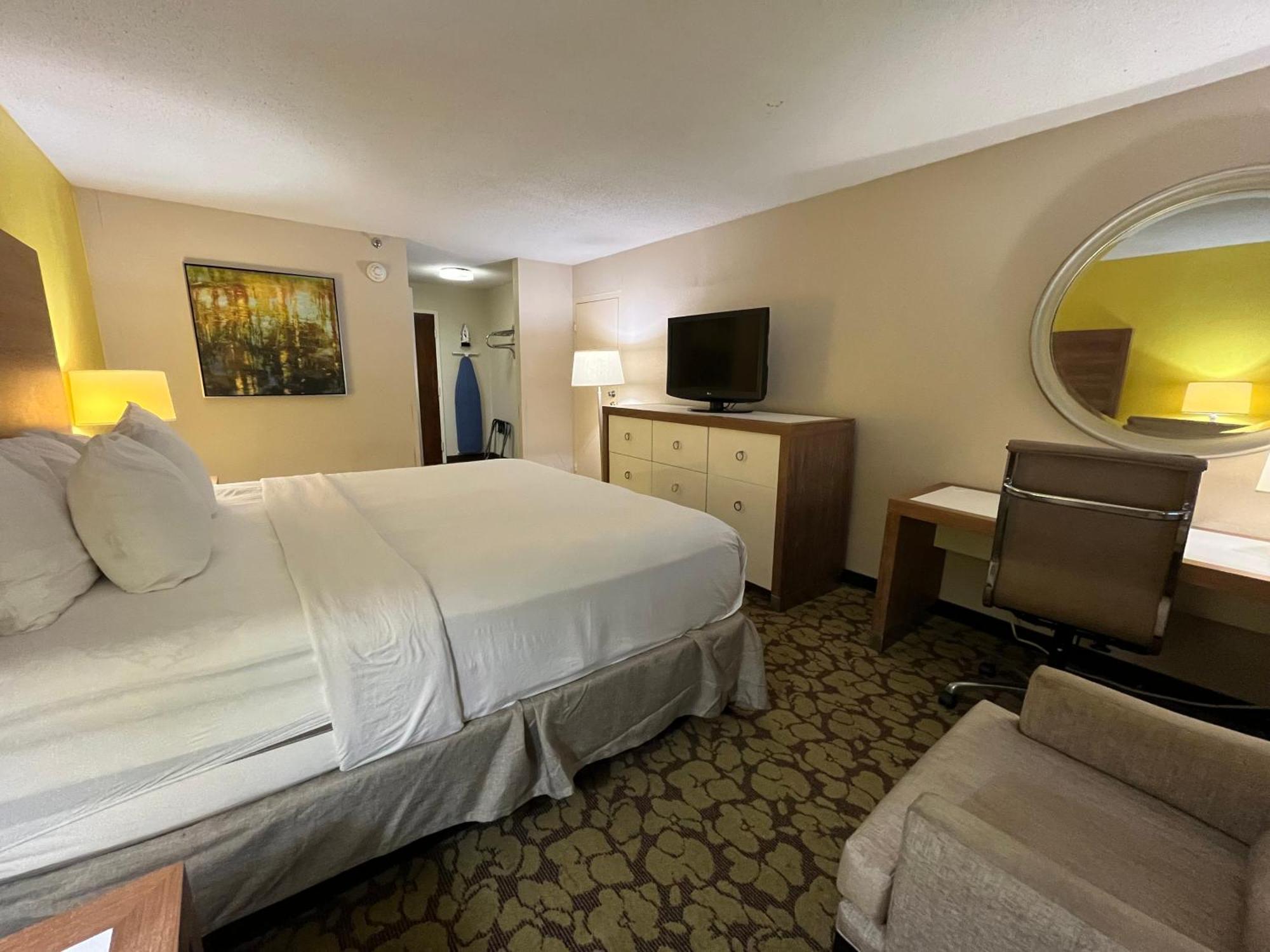 Ramada Plaza By Wyndham South End Airport Hotel
