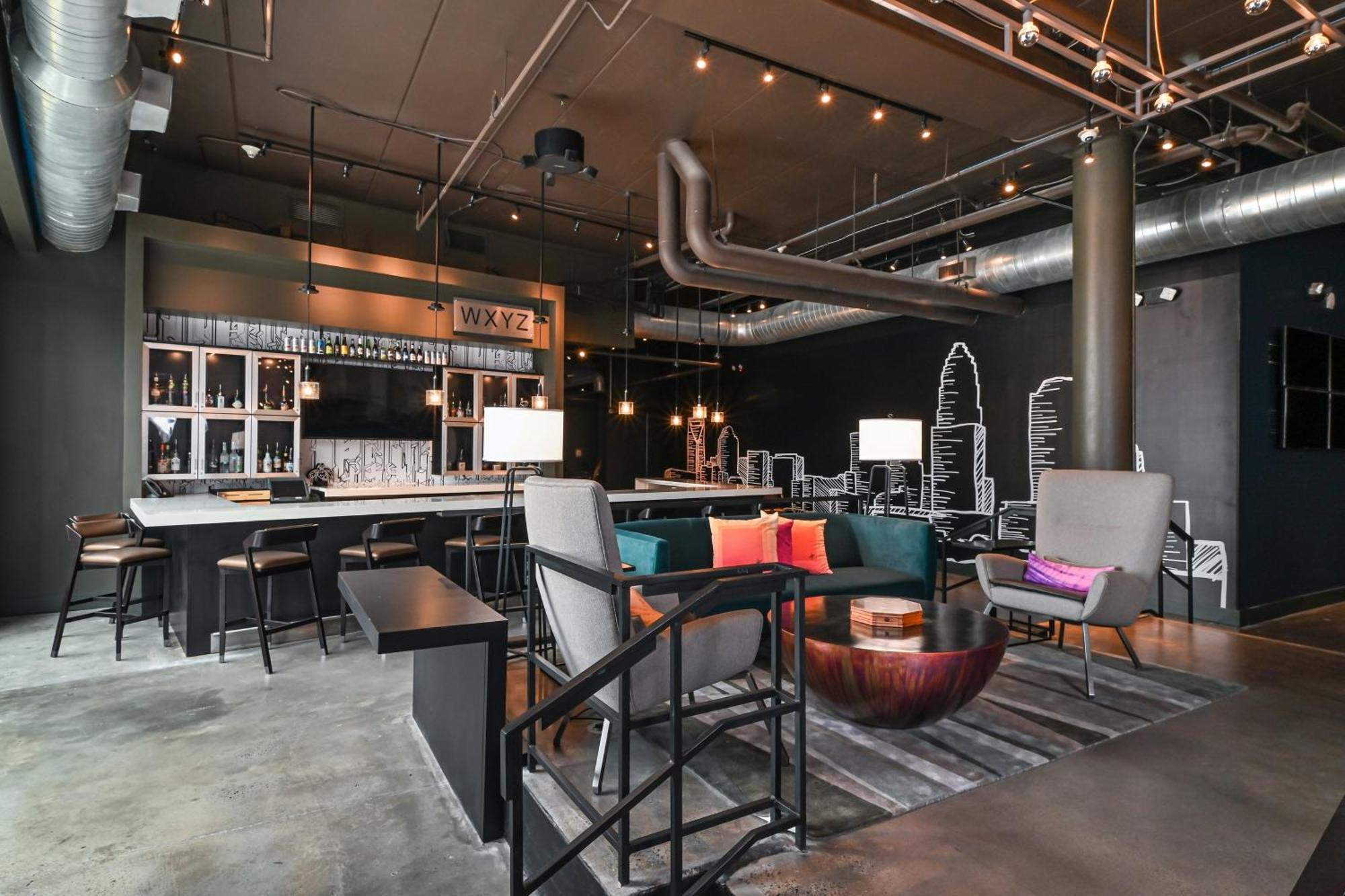 Aloft Center Hotel 2*