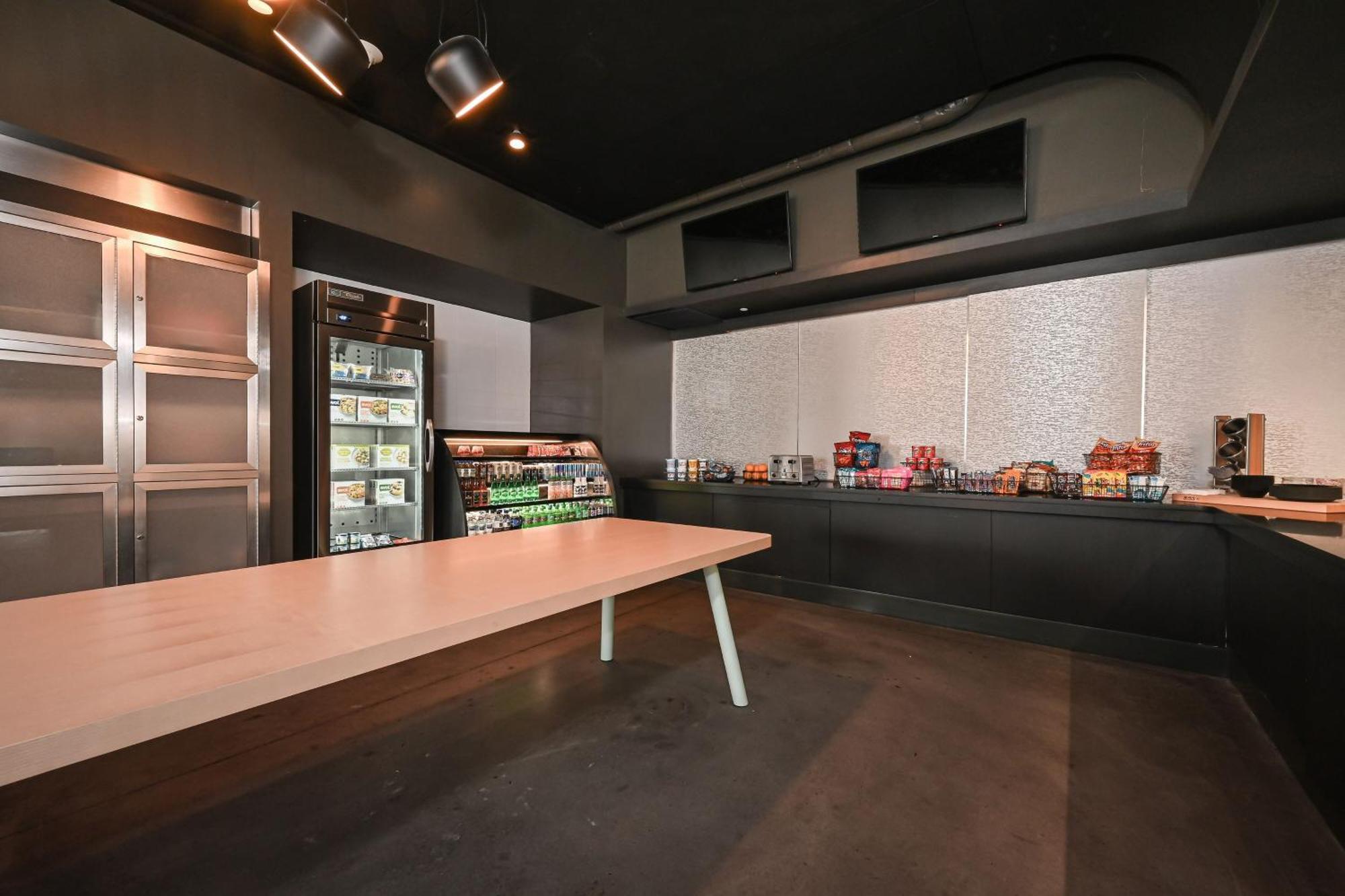 Hotel Aloft Center 2*