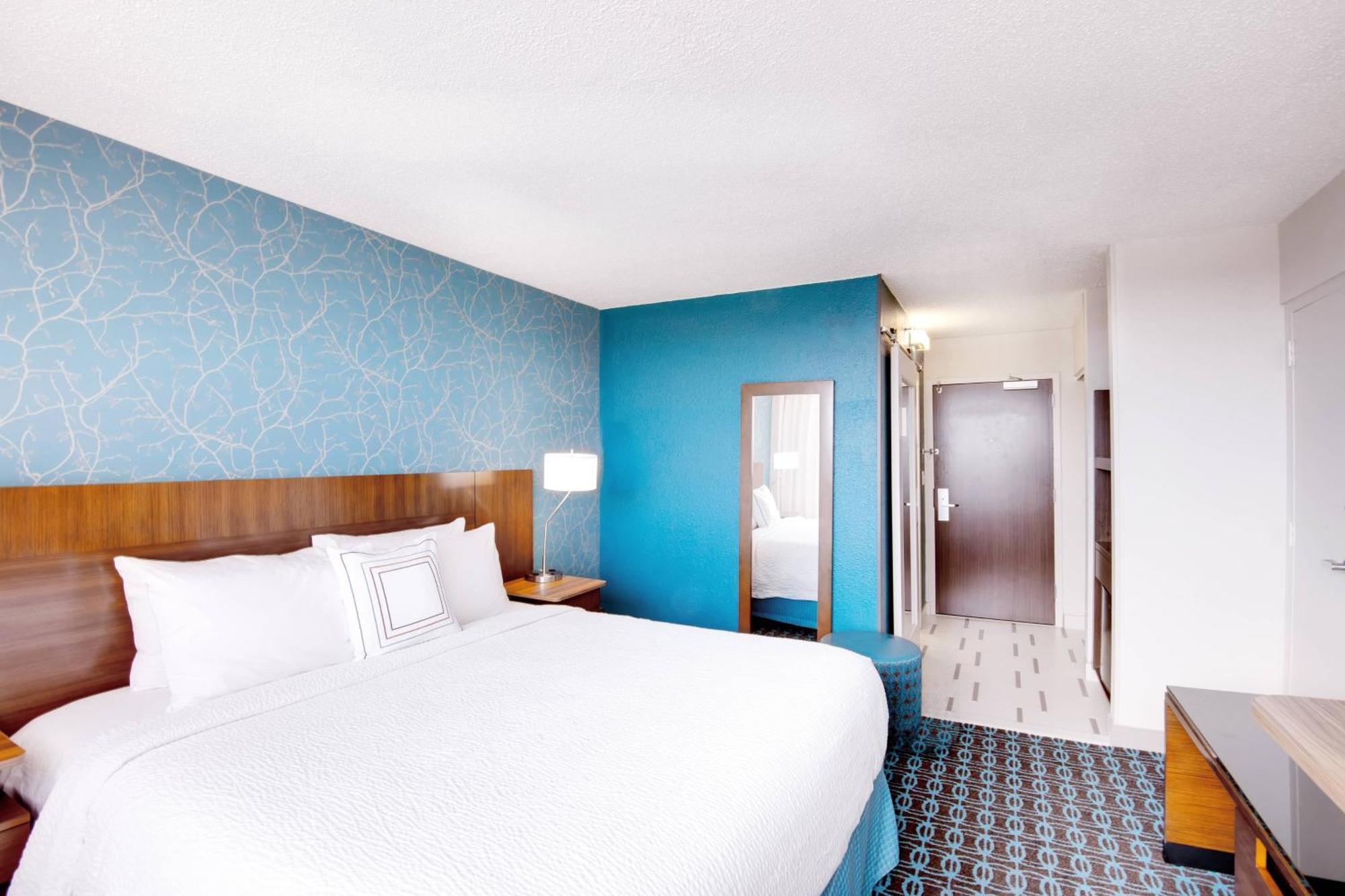Hotel Fairfield & By Marriott Uptown