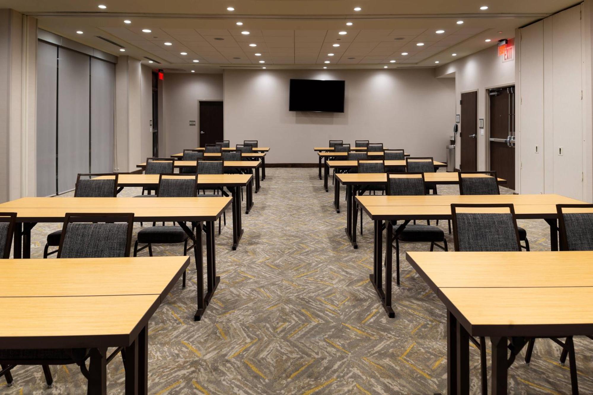 Courtyard By Marriott Northlake Hotel 2*