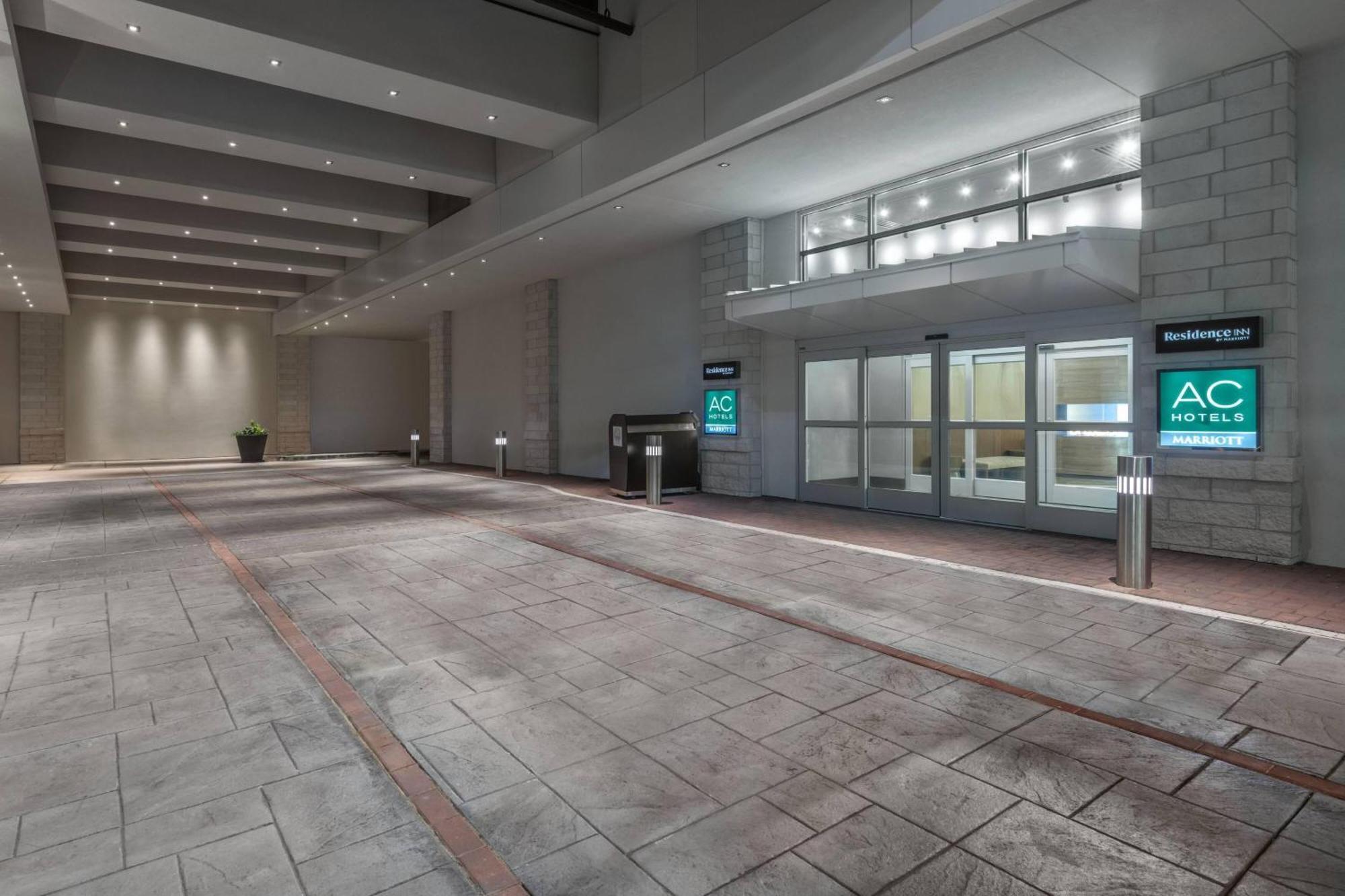 Hotel By Marriott Center 3*