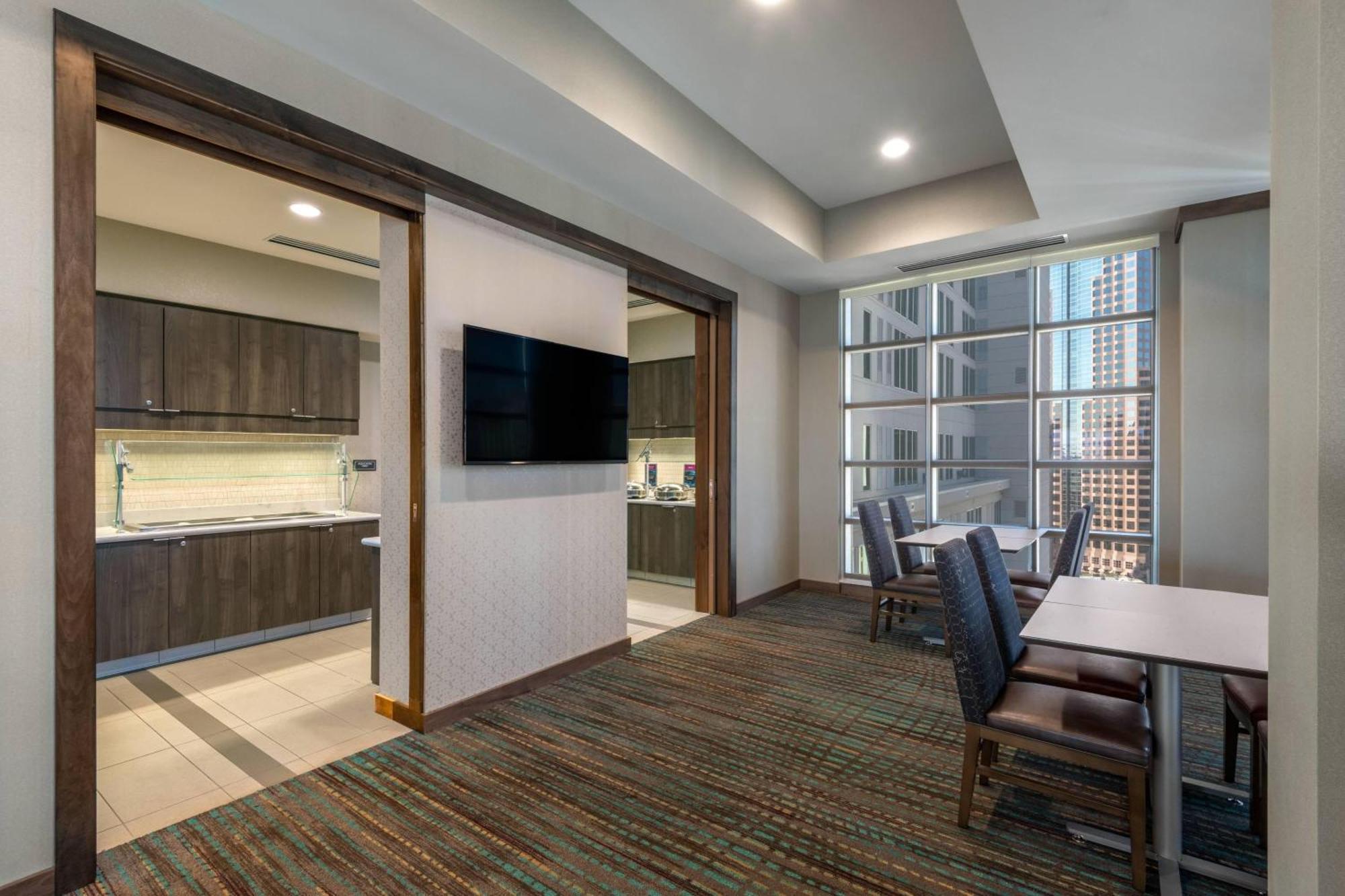 Hotel By Marriott Center Charlotte