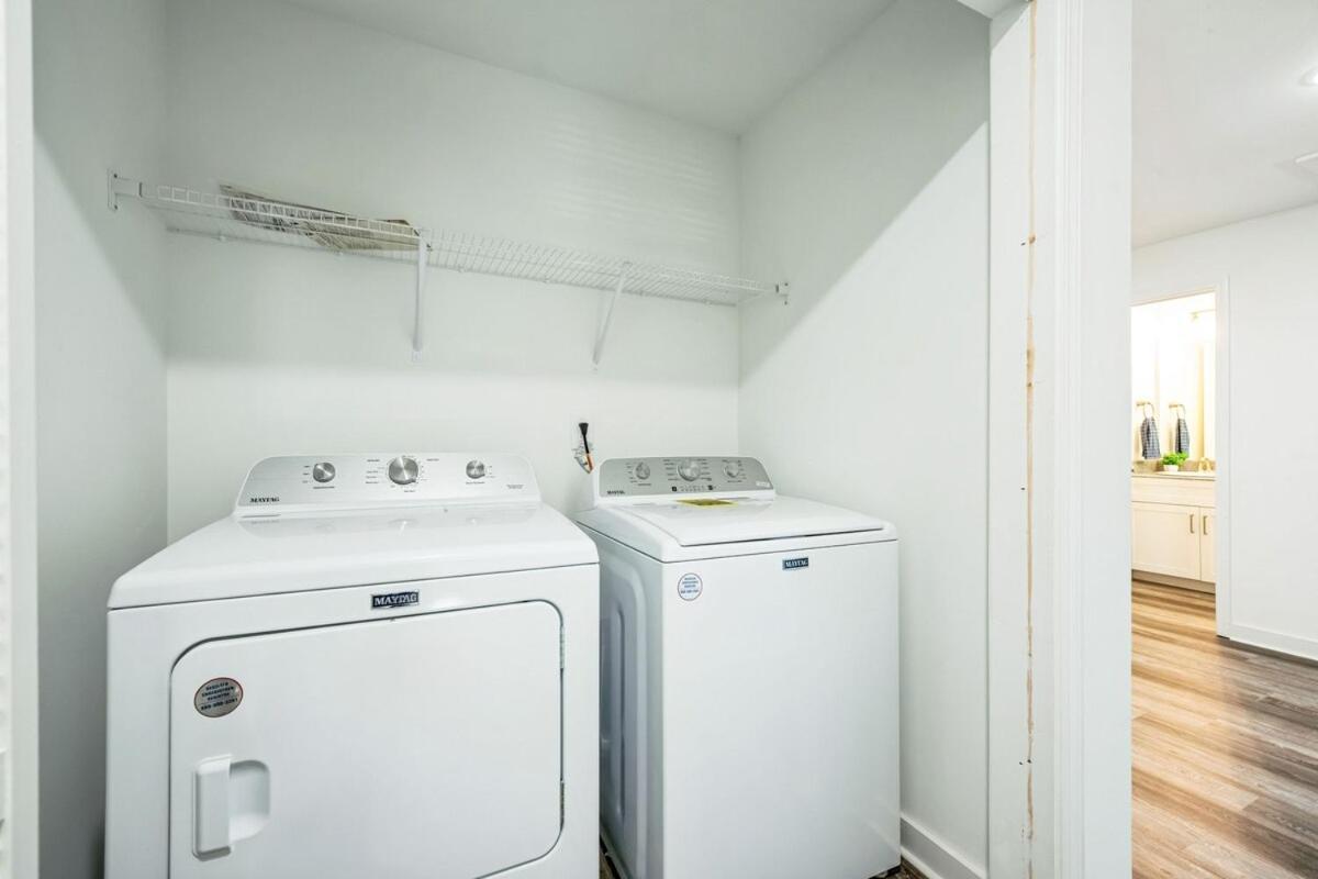 Pet Friendly 3br House In