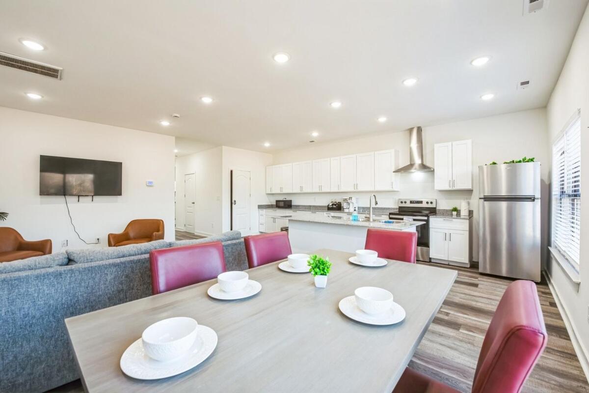 Pet Friendly 3br House In * Charlotte
