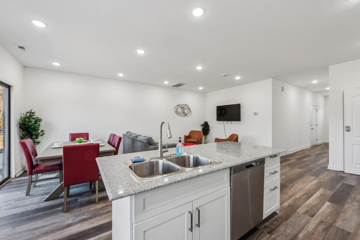 Pet Friendly 3br House In * Charlotte