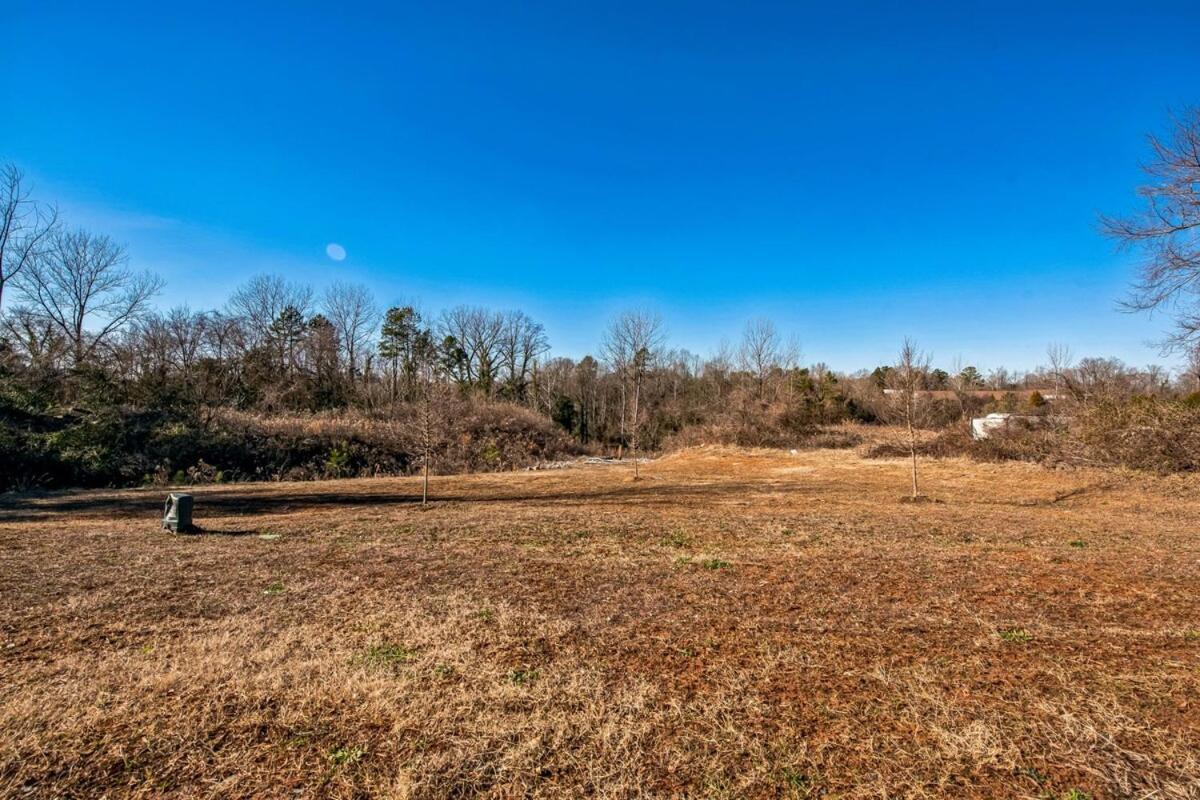 Pet Friendly 3br House In