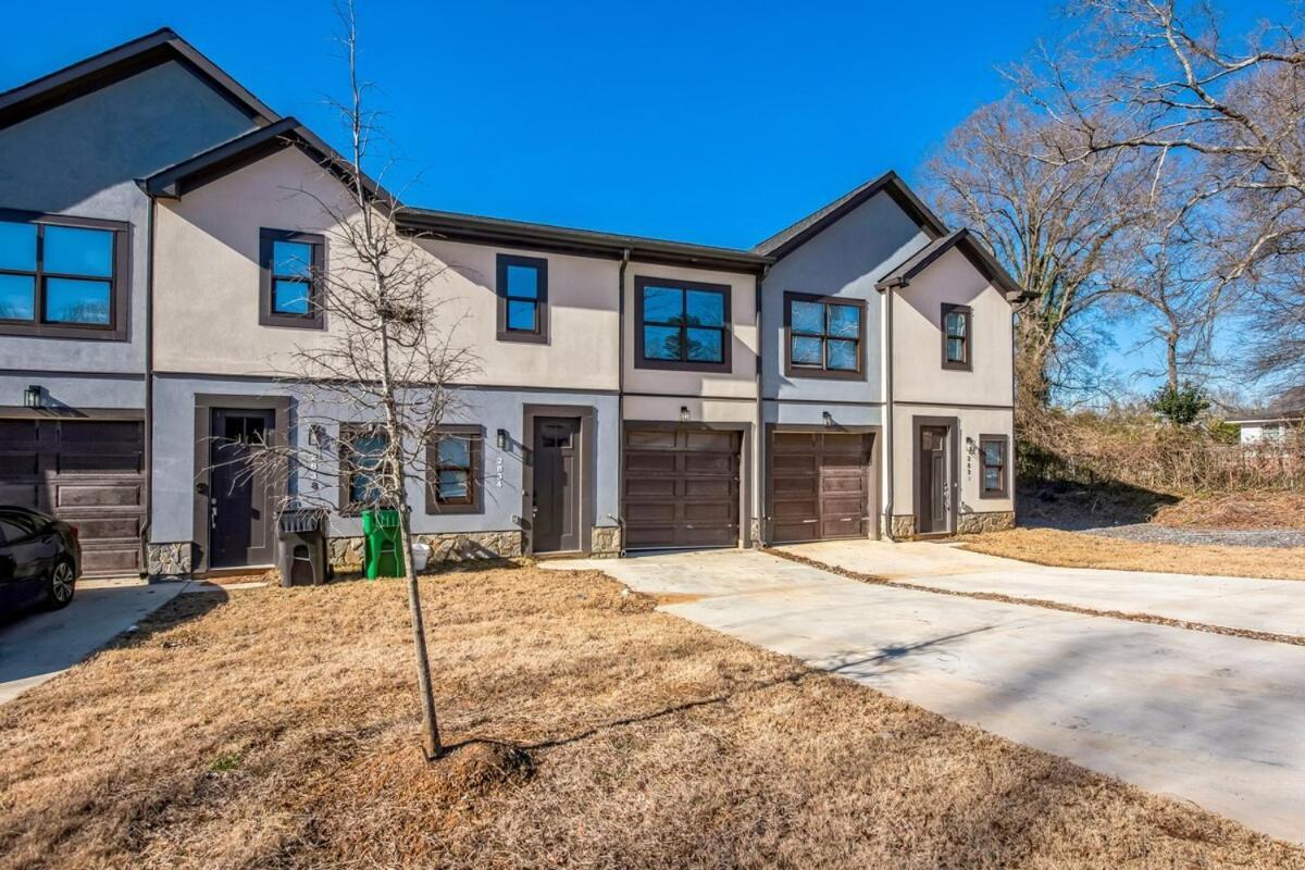 Pet Friendly 3br House In