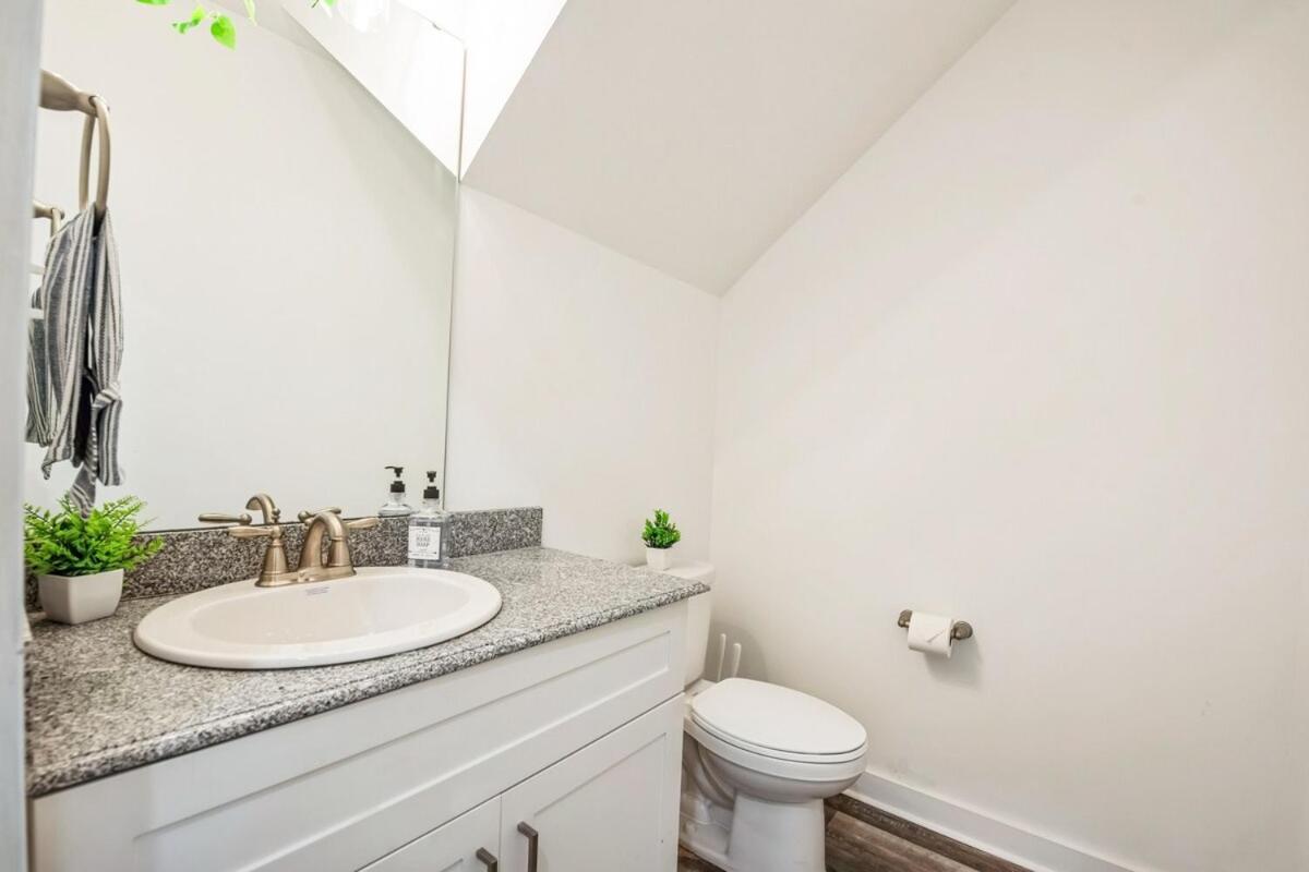 Pet Friendly 3br House In * Charlotte