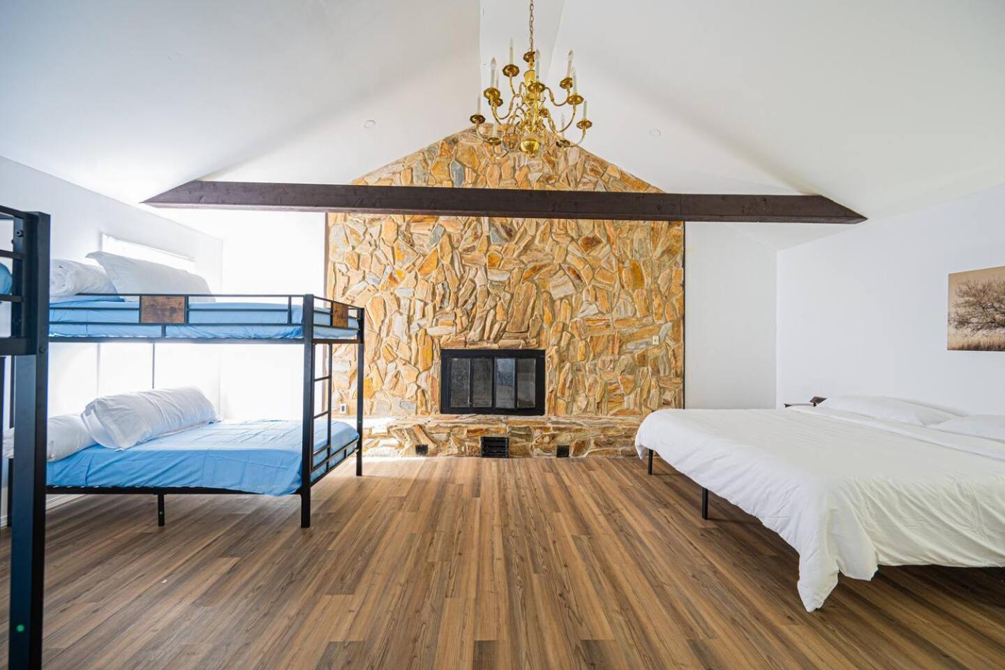 5bed Homesleeps16wifipooltablekingbed