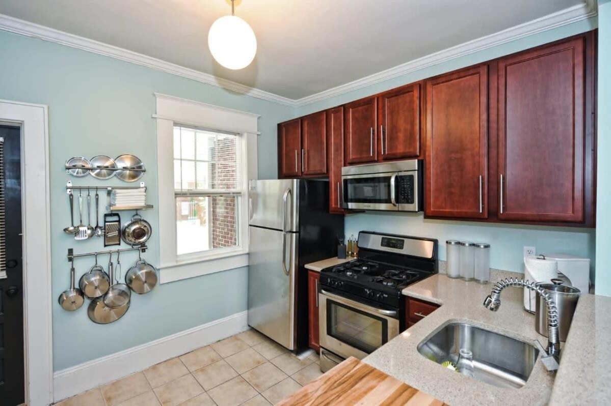 Holiday home Vibrant And Cozy 2br Near Uptown With Balcony *