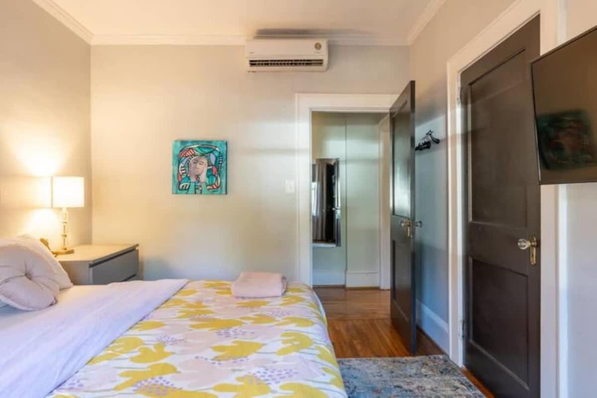 Lovely 2br Near Uptown Holiday home