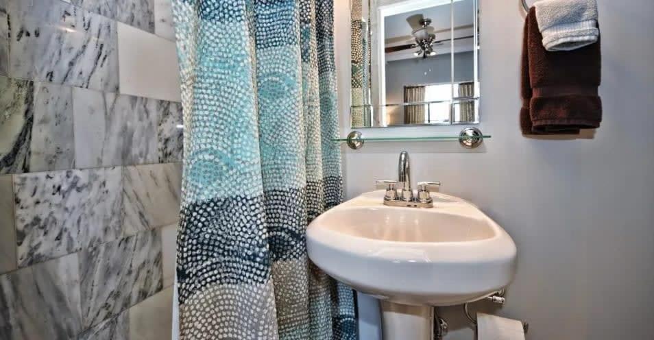 Beautifully Furnished Modern 2br With Balcony Holiday home Charlotte