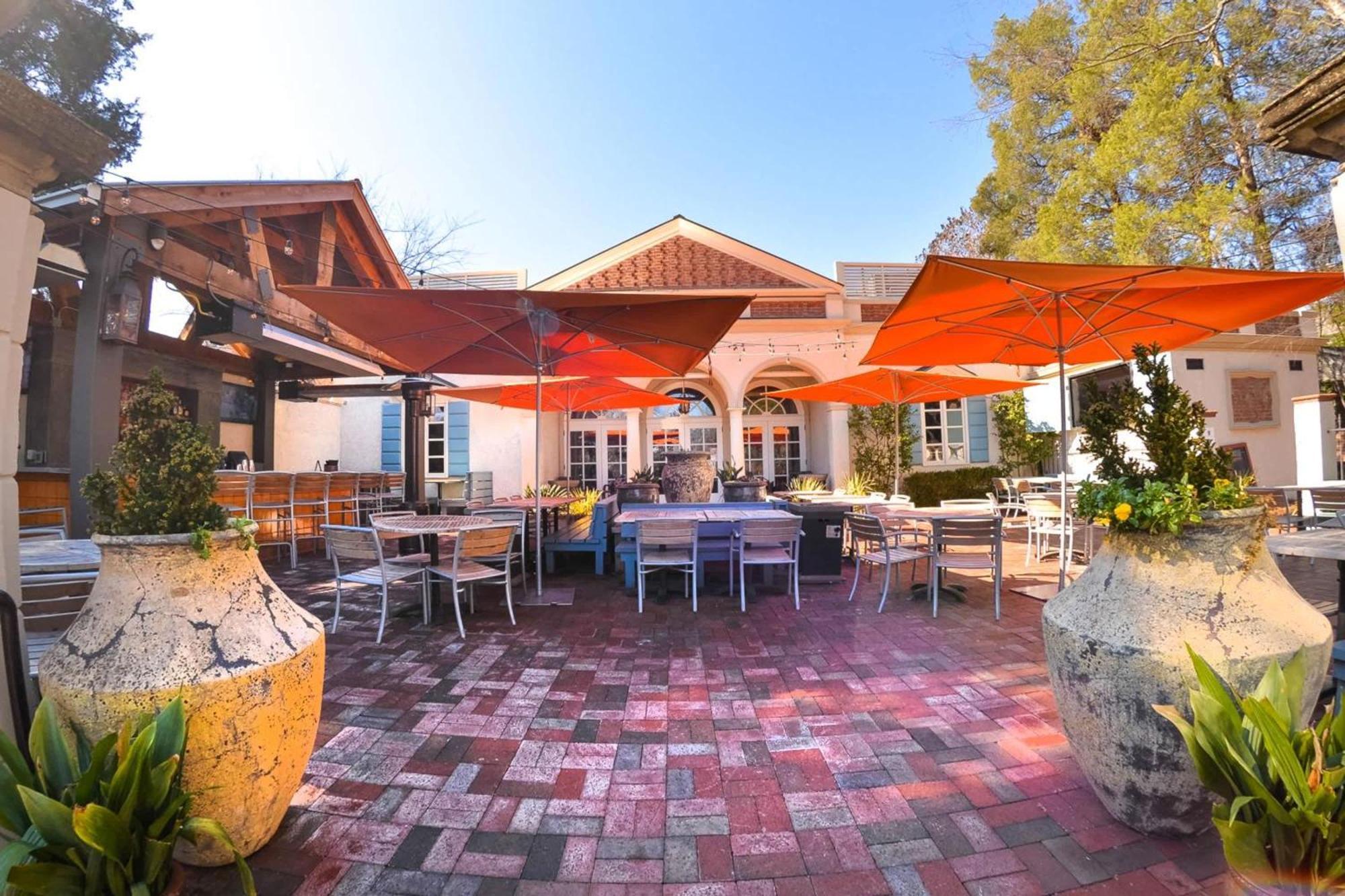 Beautifully Furnished Modern 2br With Balcony Charlotte