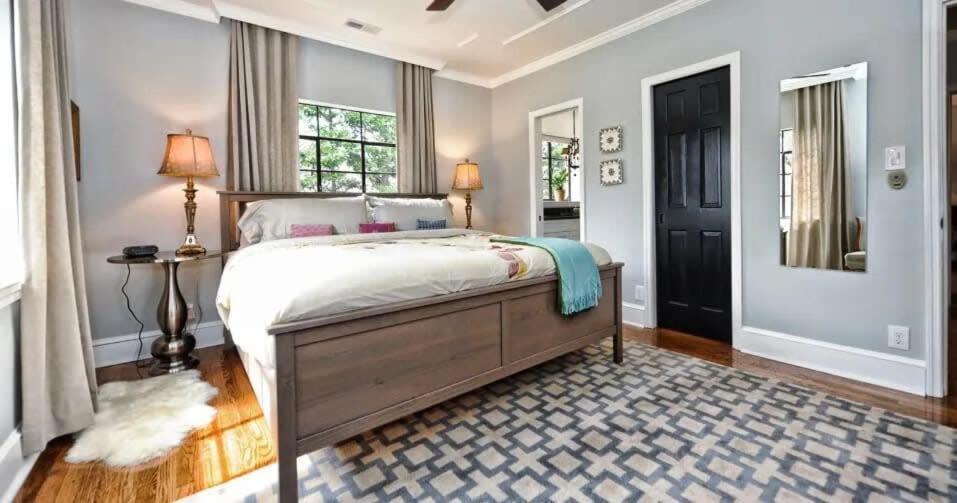 Beautifully Furnished Modern 2br With Balcony Holiday home Charlotte