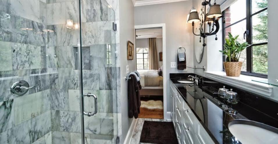 Beautifully Furnished Modern 2br With Balcony