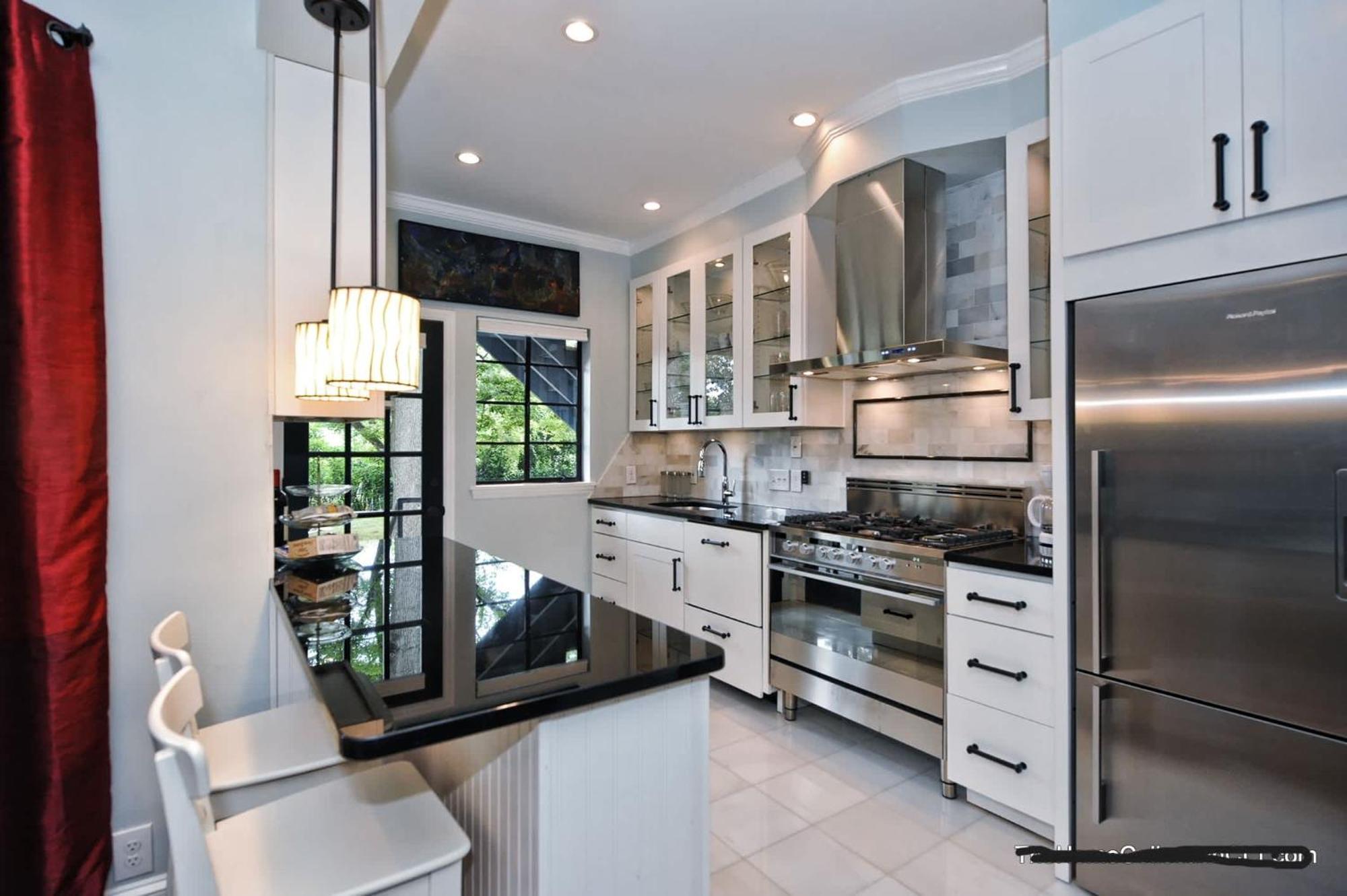 Beautifully Furnished Modern 2br With Balcony *