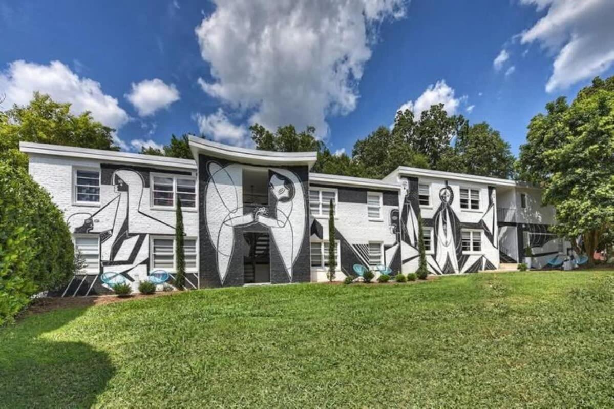 Holiday home Spacious With Easy Access To Uptown