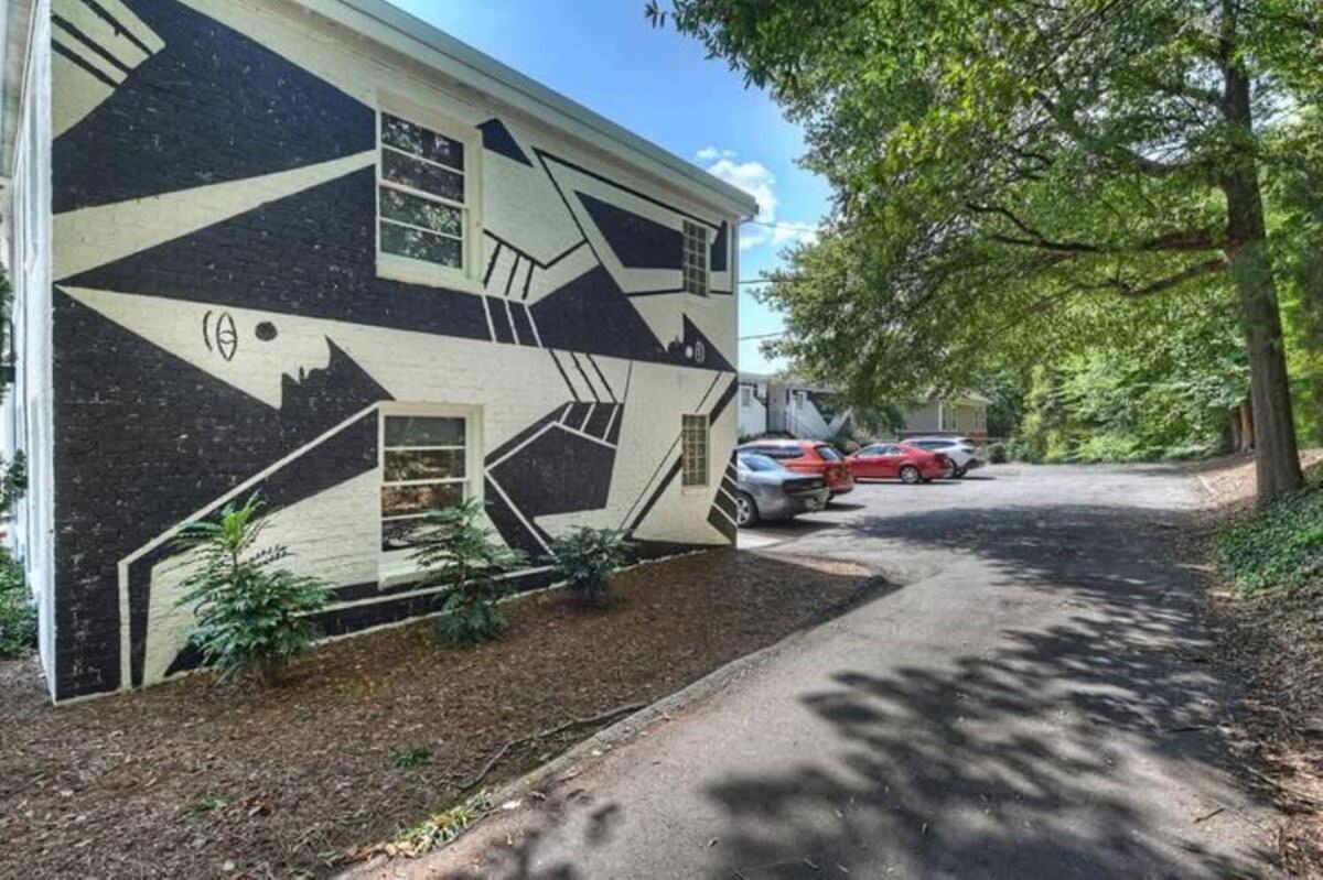 Spacious With Easy Access To Uptown Holiday home *