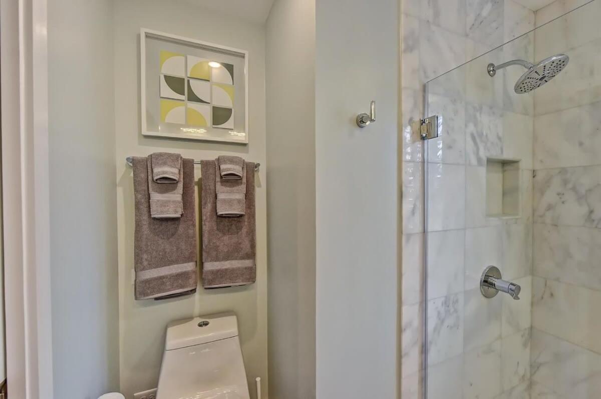 Holiday home Spacious With Easy Access To Uptown *