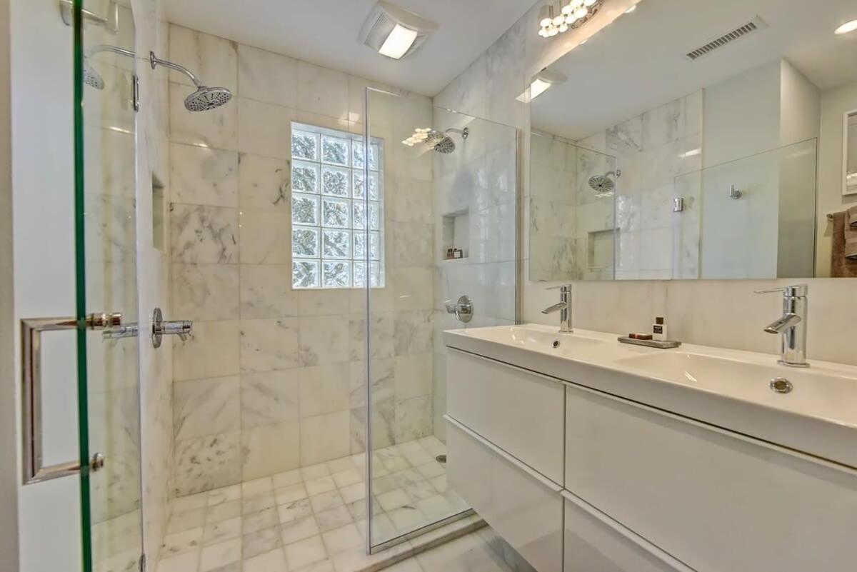 Holiday home Spacious With Easy Access To Uptown Charlotte