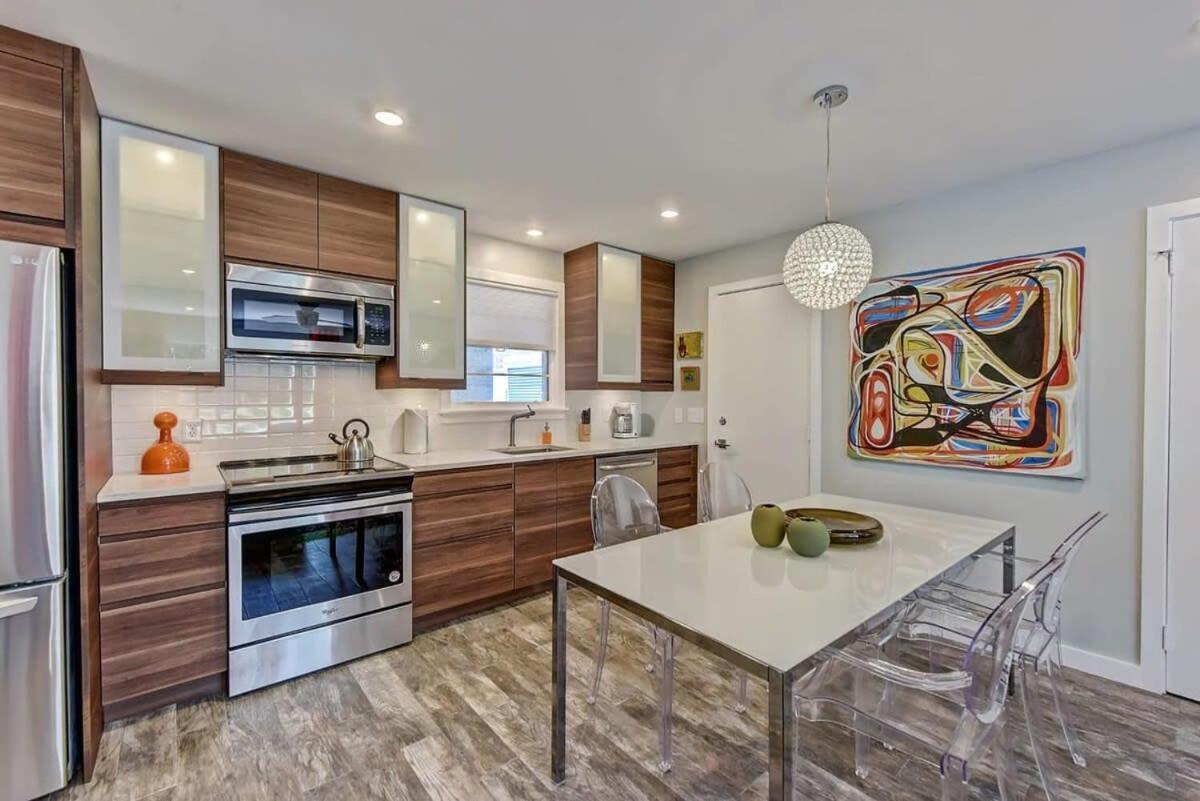 Holiday home Spacious With Easy Access To Uptown