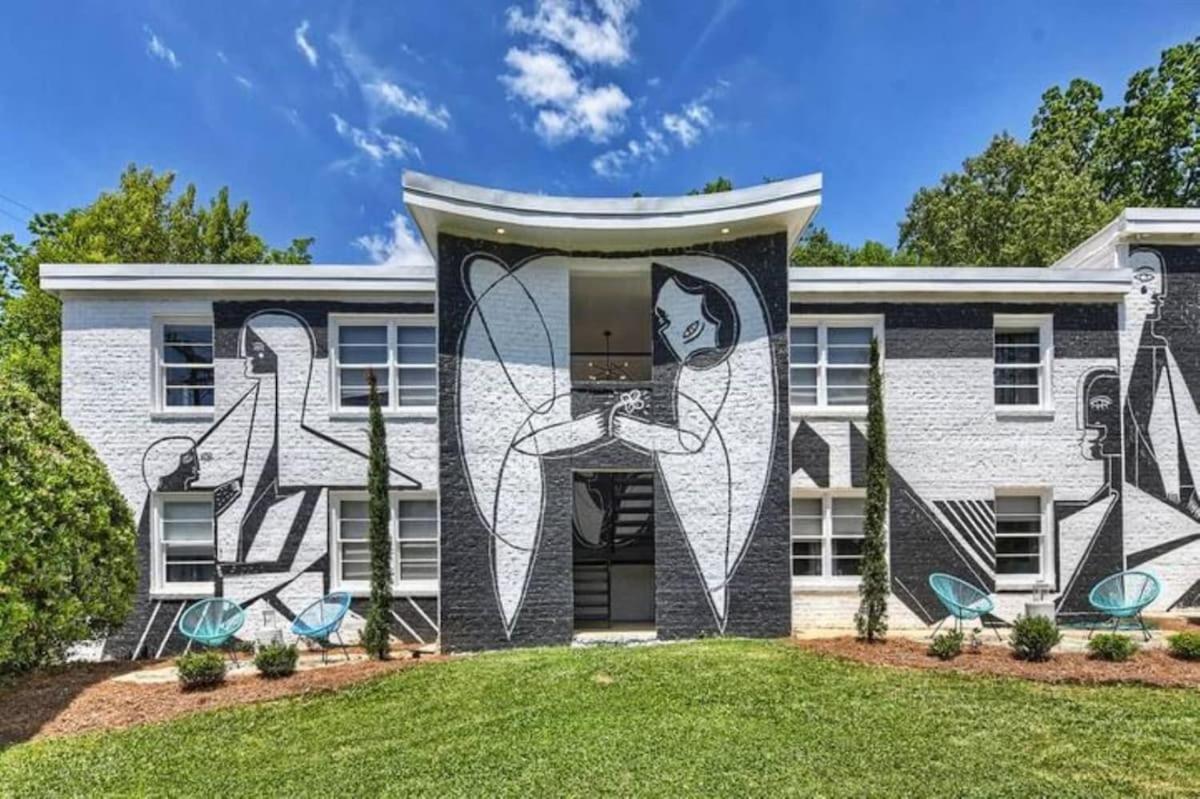 Spacious With Easy Access To Uptown Holiday home *