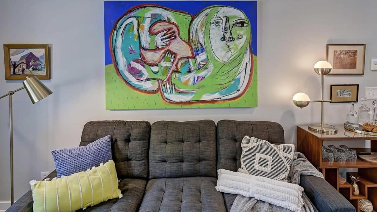 Spacious Conveniently Located 1br In Myers Park
