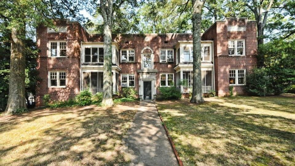 Stylish Myers Park 2 Bedroom With Screened Porch