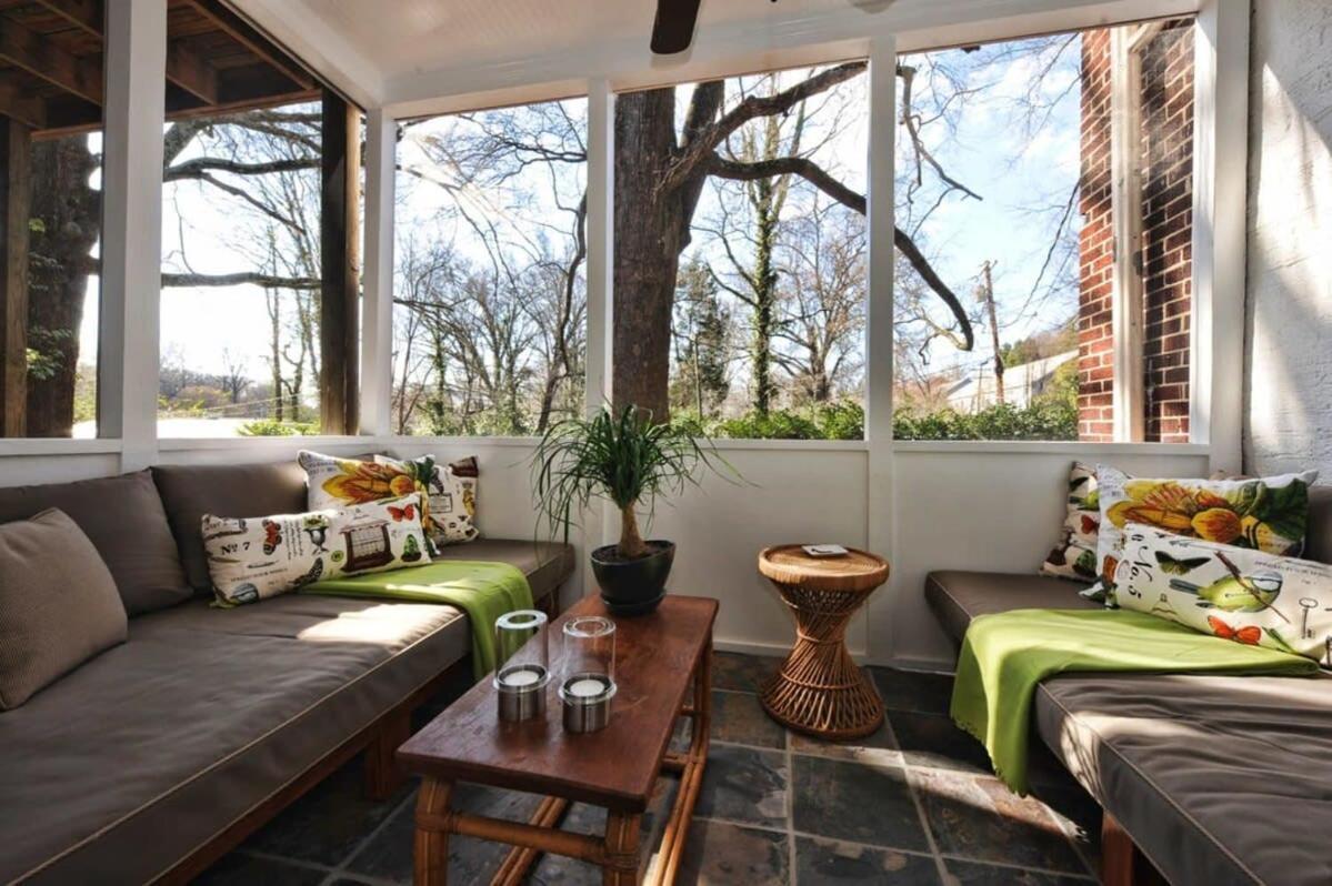 Stylish Myers Park 2 Bedroom With Screened Porch