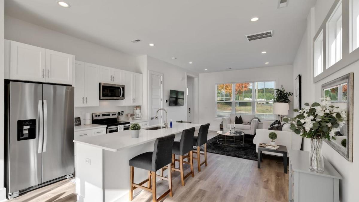 Stylish Two Story Close To South End And Uptown
