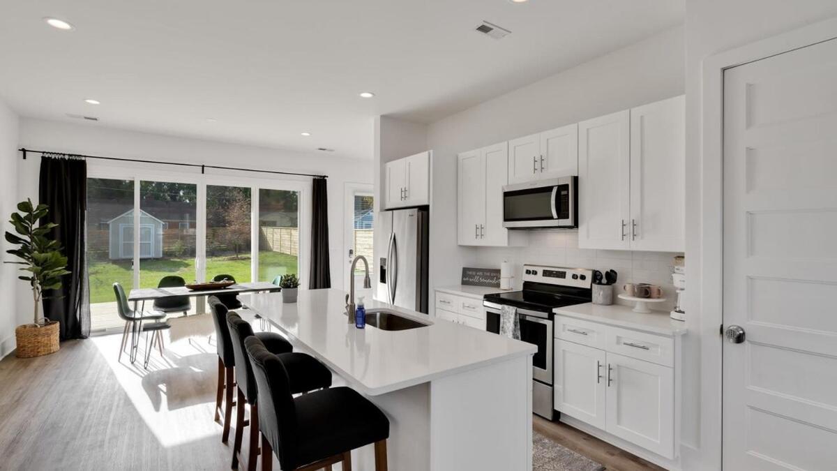 Stylish Two Story Close To South End And Uptown Holiday home