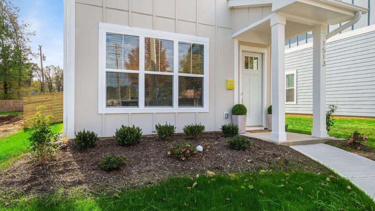 Stylish Two Story Close To South End And Uptown Holiday home *