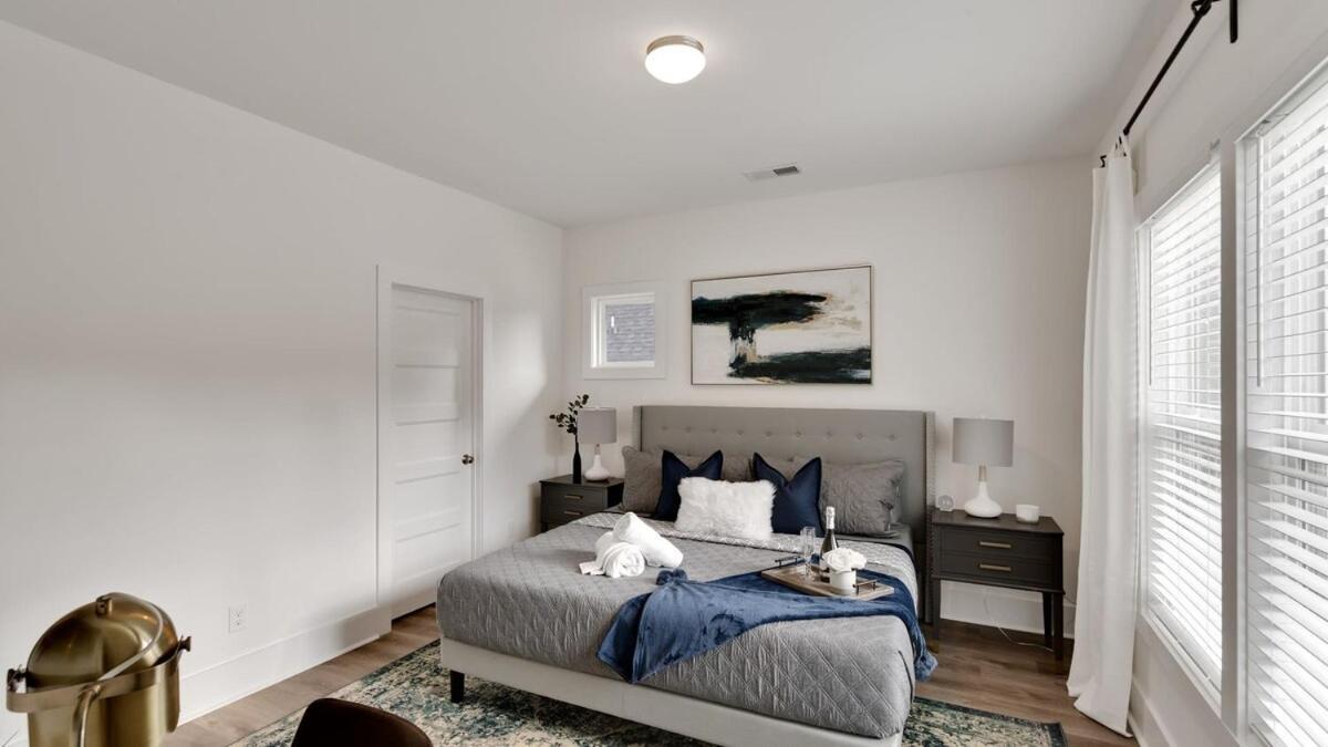 Stylish Two Story Close To South End And Uptown *