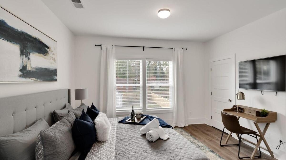 Stylish Two Story Close To South End And Uptown Holiday home *
