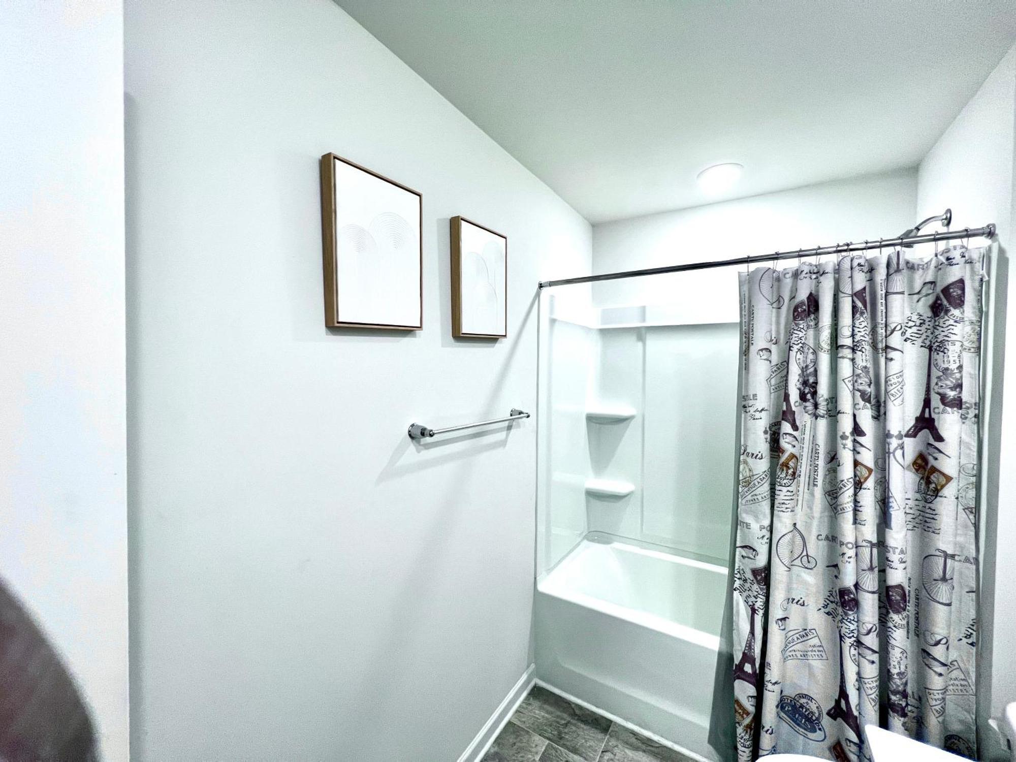 Holiday home Spacious 4-bedroom House,6beds With Office Space